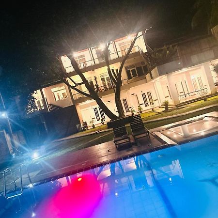 The Shade Brothers Hotel คาตุนายากา ภายนอก รูปภาพ