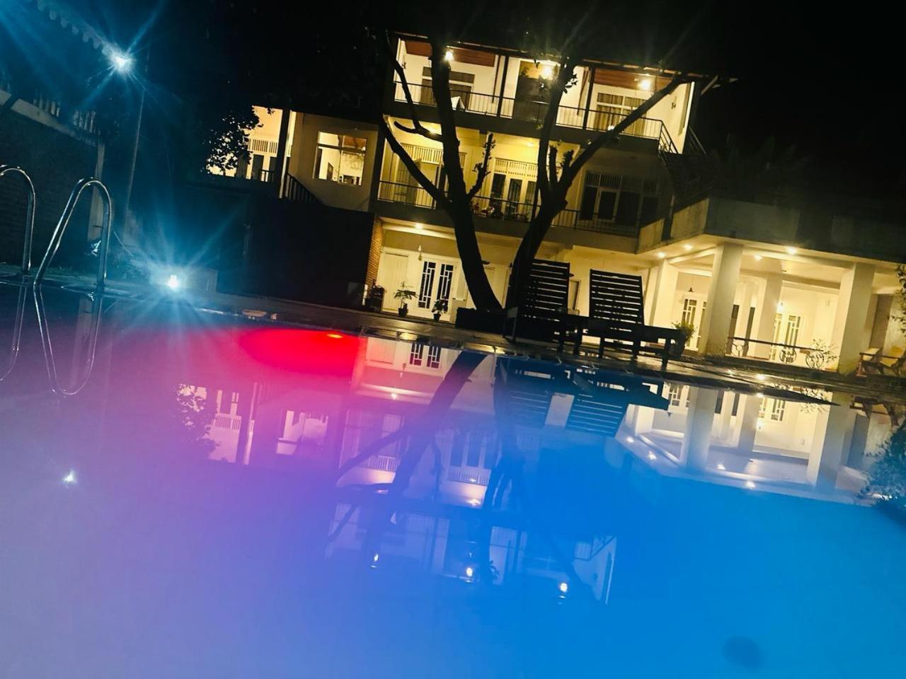 The Shade Brothers Hotel คาตุนายากา ภายนอก รูปภาพ