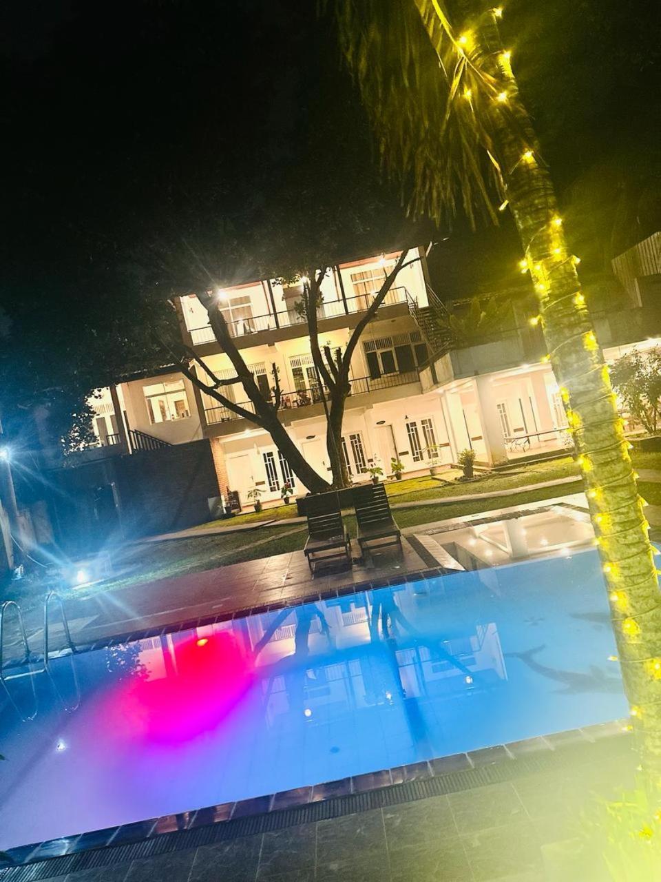 The Shade Brothers Hotel คาตุนายากา ภายนอก รูปภาพ