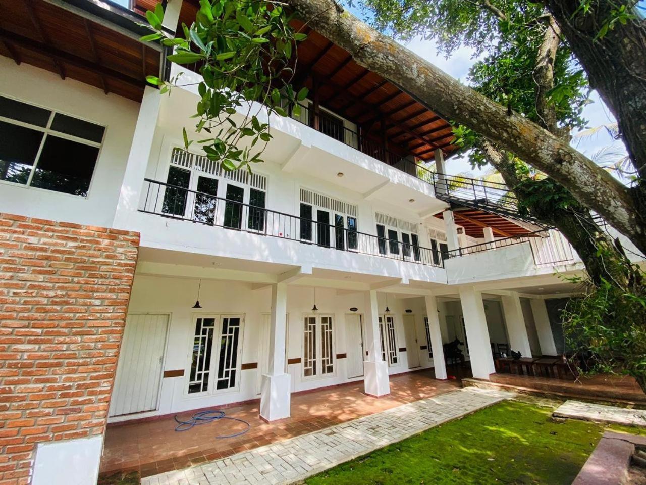 The Shade Brothers Hotel คาตุนายากา ภายนอก รูปภาพ